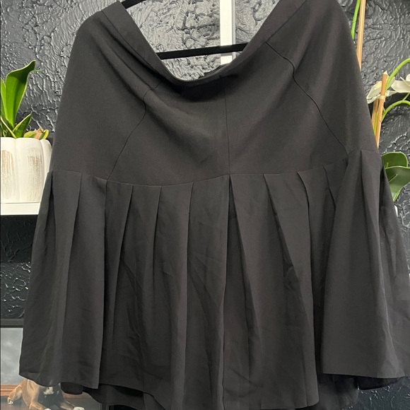 2 skirts. Green Ruffled Tiered Skirt 1X + Black Pleated Skirt 16w Duo. - Picture 3 of 8